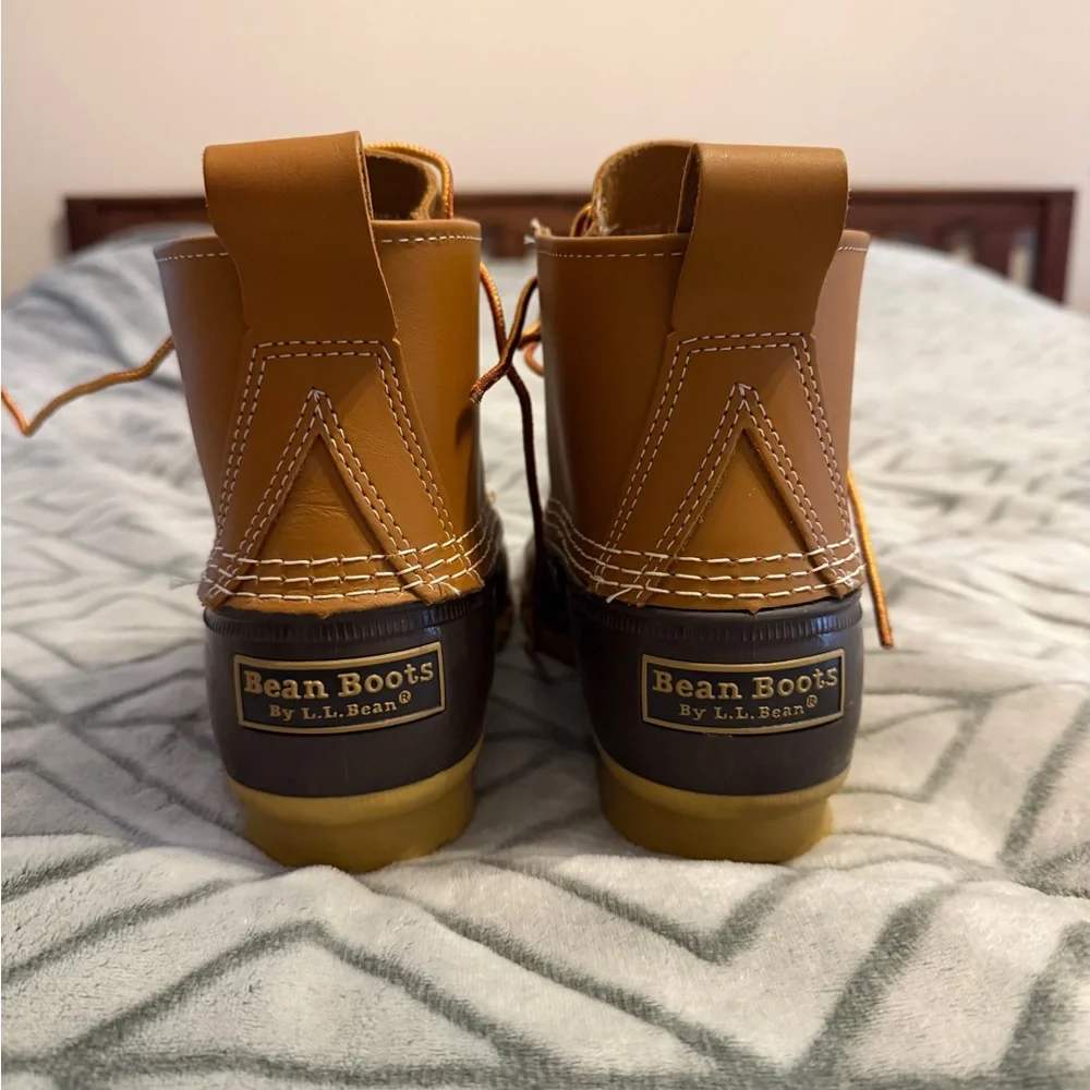 LIKE NEW L.L. Bean women’s Bean Boots brown Size 8 , 6 inches